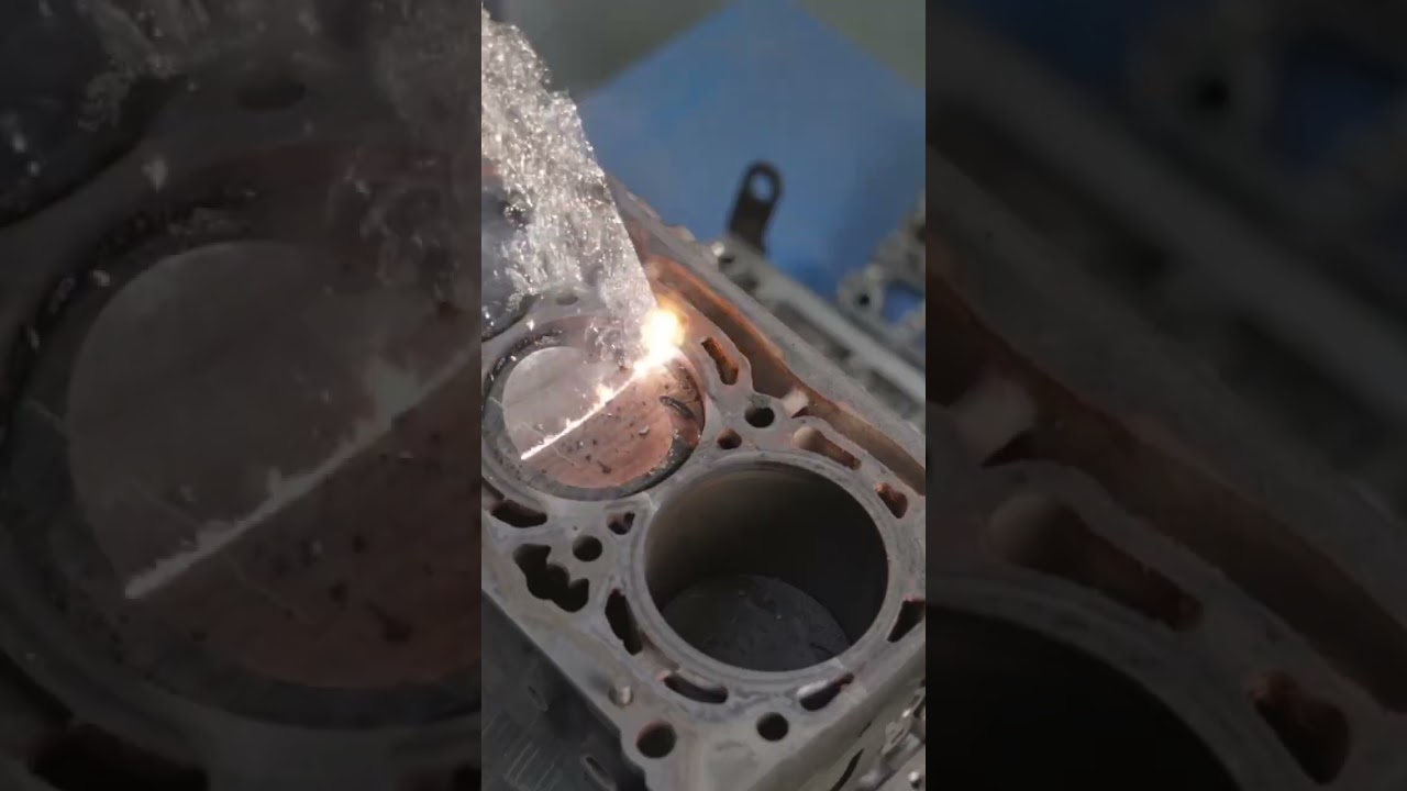 Laserreinigung eines Motorenteils